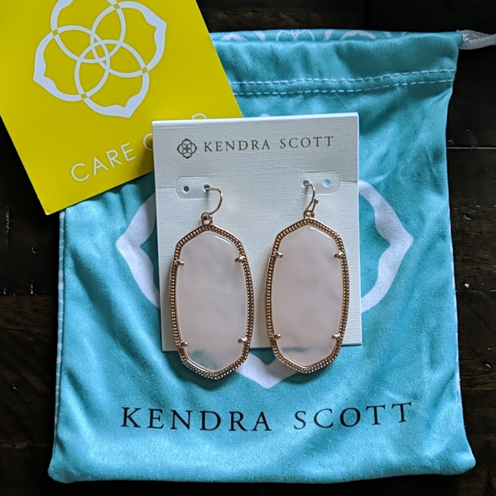 Kendra Scott Elle drop earrings in Rose Gold